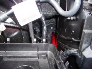 Stromkabel Motorraum Zoom.JPG