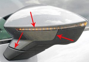 Leon Außenspiegel Fugen.jpg