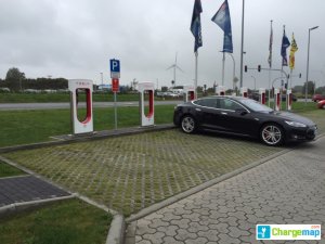tesla-supercharger-rade_47030.jpeg