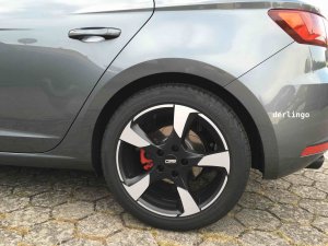 Seat Leon 5F FR_CMS Sommer-Alufelge HA und roter Bremssattel 01F.jpg