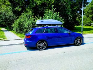 SEAT Leon ST Cupra 300 4DRIVE  DSG in mystery blue mit Werksgarantie (Schweiz)