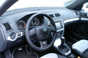 Innenraum mit Lenkrad 3.jpg
