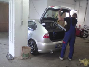 Benny inner Werkstatt.JPG