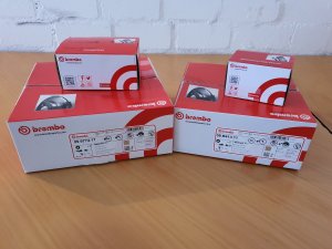 Brembo Bremsen komplett vorne & hinten inkl. Scheiben und Beläge