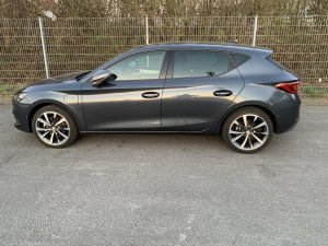 Original SEAT Komplettrad (Felge mit Winterreifen) für z. B. SEAT Leon Hybrid abzugeben: Z225408VHFA