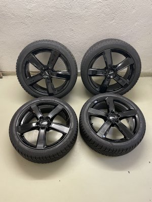 4x Winterkompletträder DEZENT TU (Schwarz) 225/40 R18