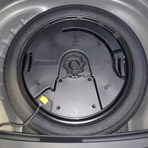 Subwoofer mit geschlossenem Basssreflexkanal.jpg