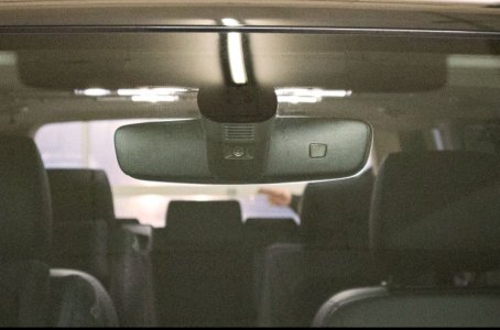 abblendbaren Innenspiegel mit integriertem Fernlichtassistent