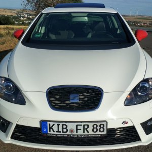 Leon 1P FR front.jpg